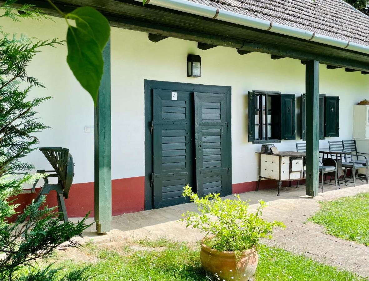 Lelle Vineyard Cottages Balatonlelle Eksteriør bilde