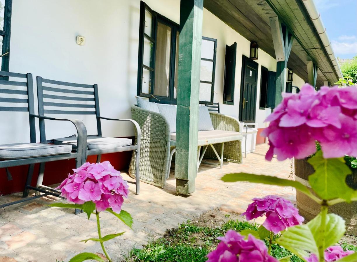 Lelle Vineyard Cottages Balatonlelle Eksteriør bilde