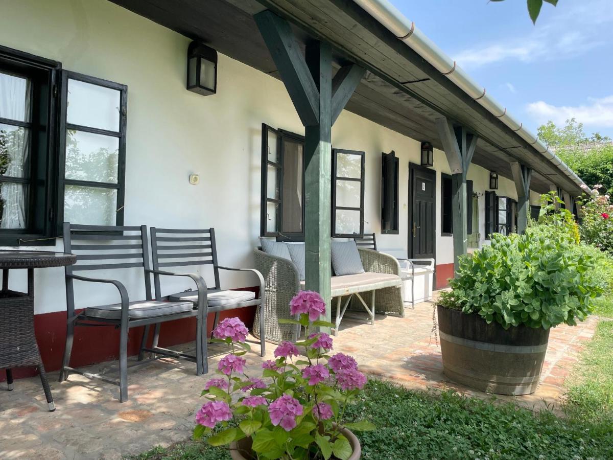 Lelle Vineyard Cottages Balatonlelle Eksteriør bilde