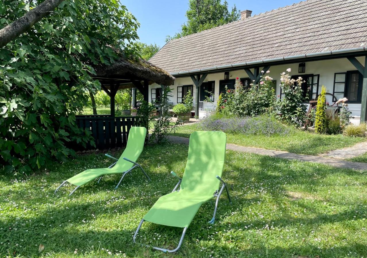 Lelle Vineyard Cottages Balatonlelle Eksteriør bilde